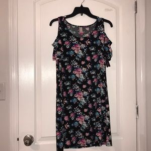 A soft floral dress with open shoulder!